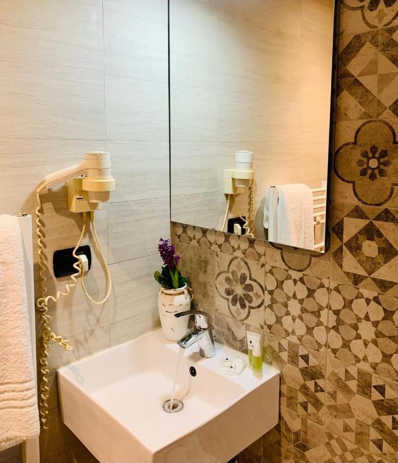 Hotel Astrid มิลาน ภายนอก รูปภาพ
