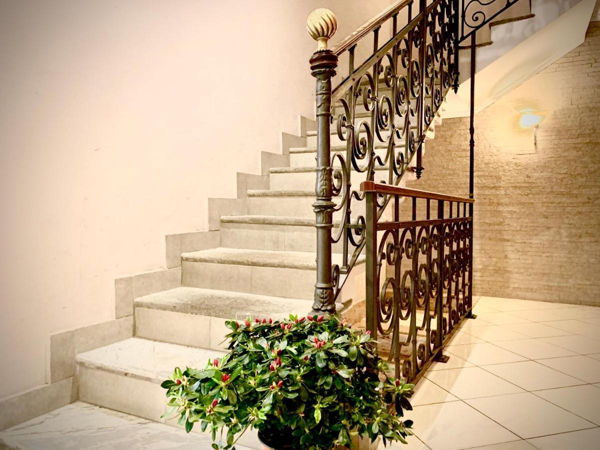 Hotel Astrid มิลาน ภายนอก รูปภาพ