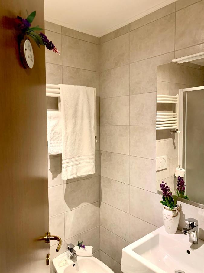 Hotel Astrid มิลาน ภายนอก รูปภาพ