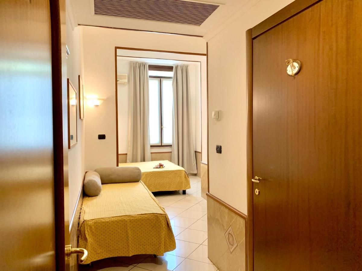 Hotel Astrid มิลาน ภายนอก รูปภาพ