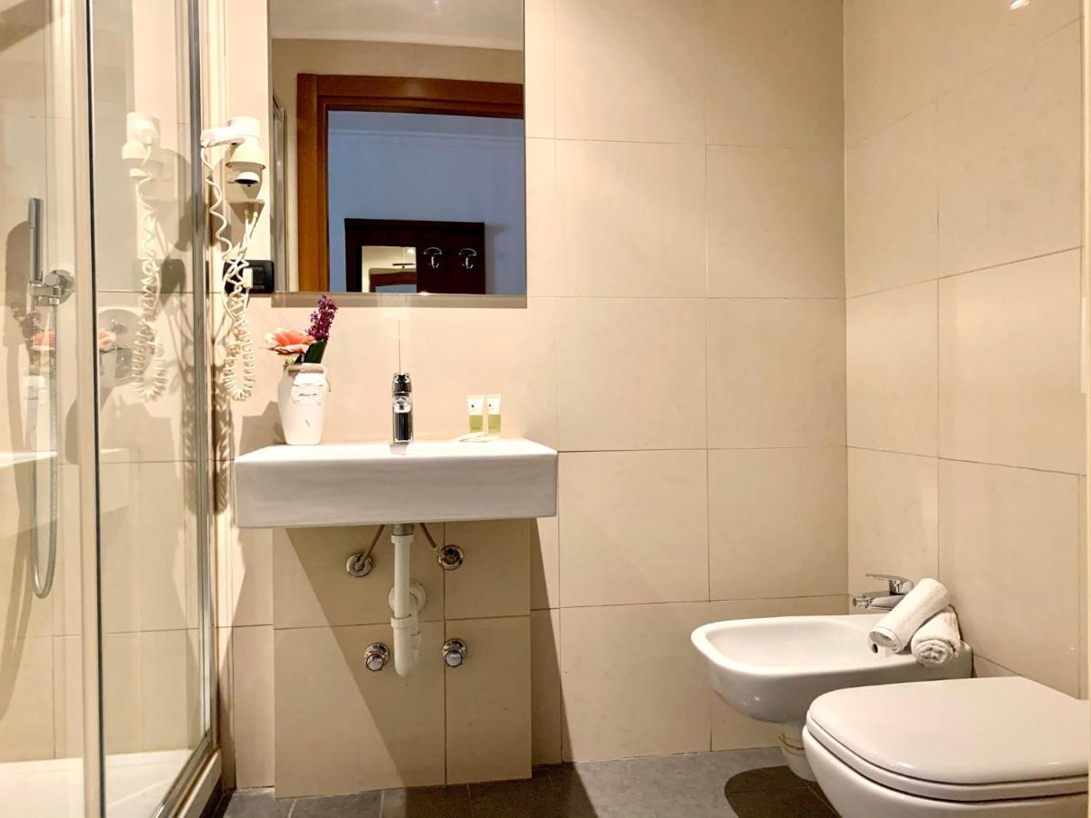 Hotel Astrid มิลาน ภายนอก รูปภาพ