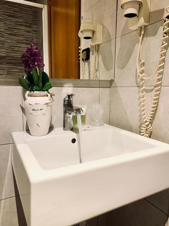 Hotel Astrid มิลาน ภายนอก รูปภาพ
