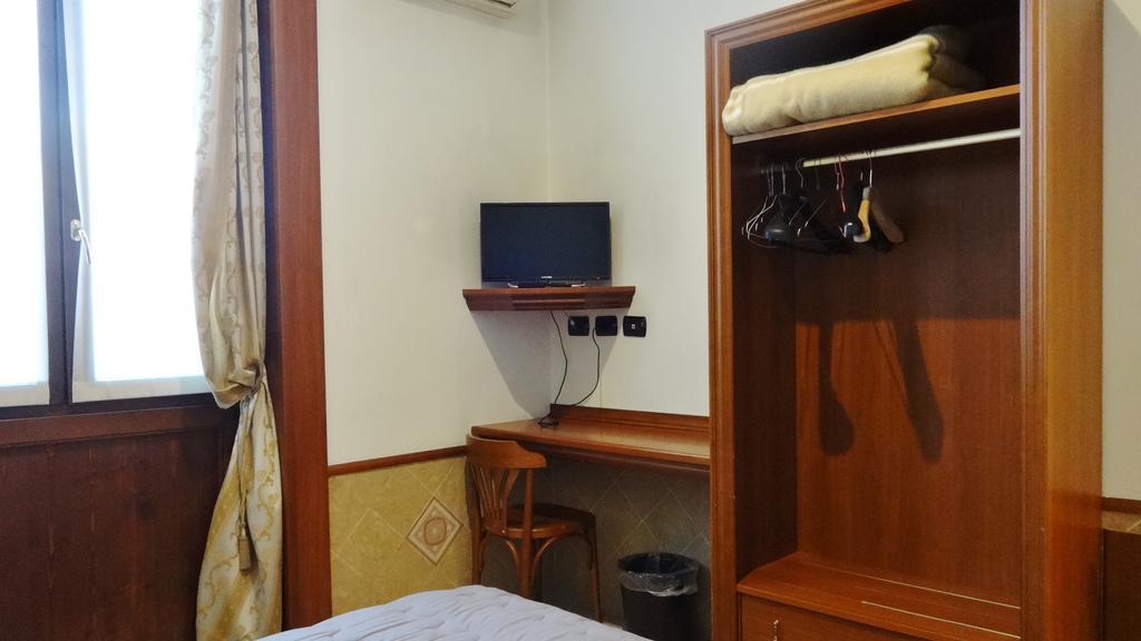 Hotel Astrid มิลาน ภายนอก รูปภาพ