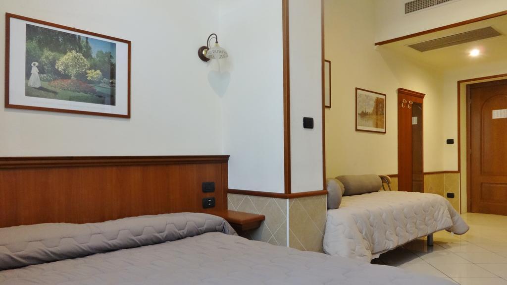 Hotel Astrid มิลาน ภายนอก รูปภาพ
