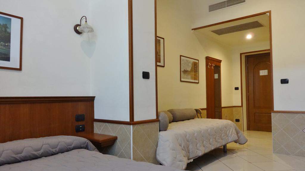 Hotel Astrid มิลาน ภายนอก รูปภาพ