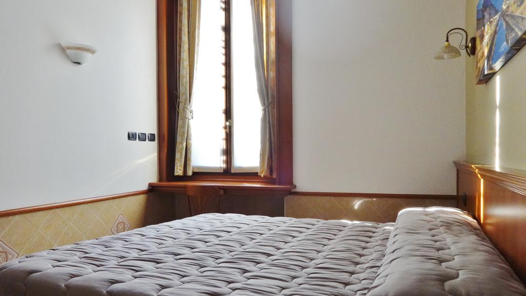 Hotel Astrid มิลาน ภายนอก รูปภาพ