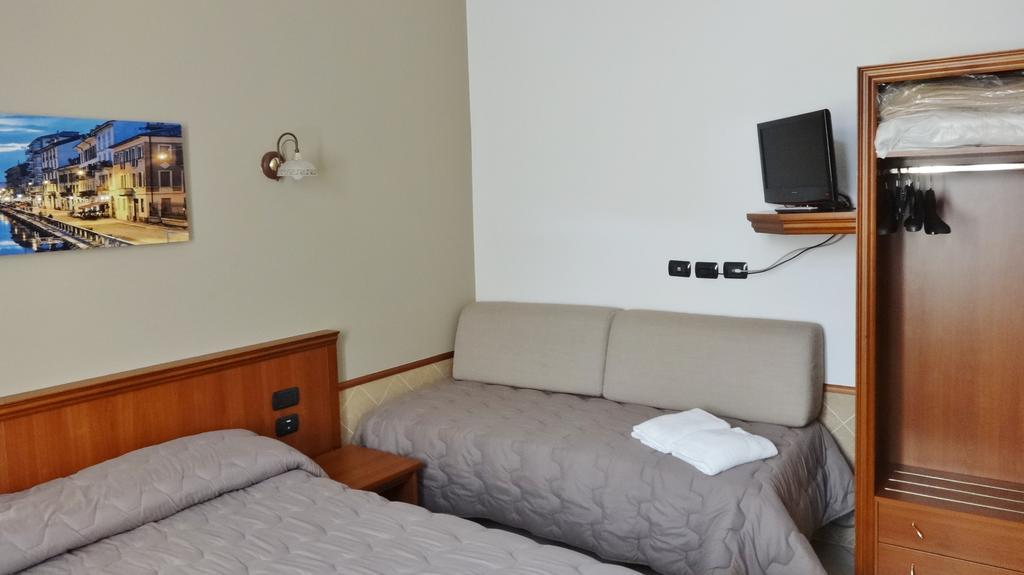 Hotel Astrid มิลาน ภายนอก รูปภาพ