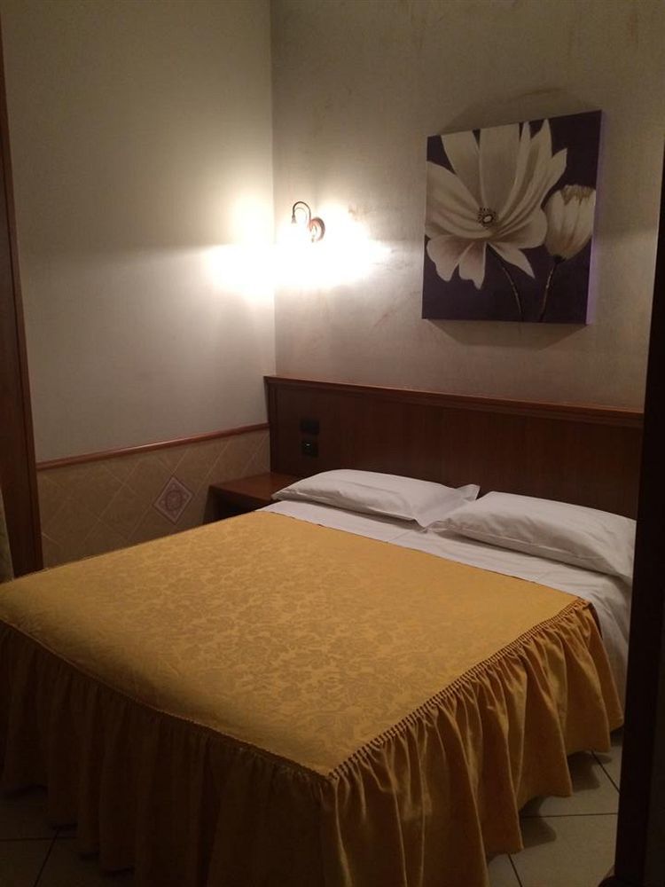 Hotel Astrid มิลาน ภายนอก รูปภาพ