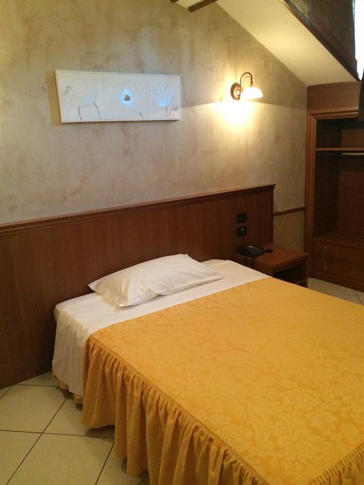 Hotel Astrid มิลาน ภายนอก รูปภาพ