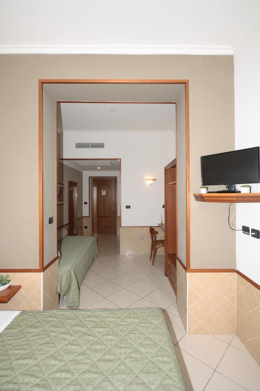 Hotel Astrid มิลาน ภายนอก รูปภาพ