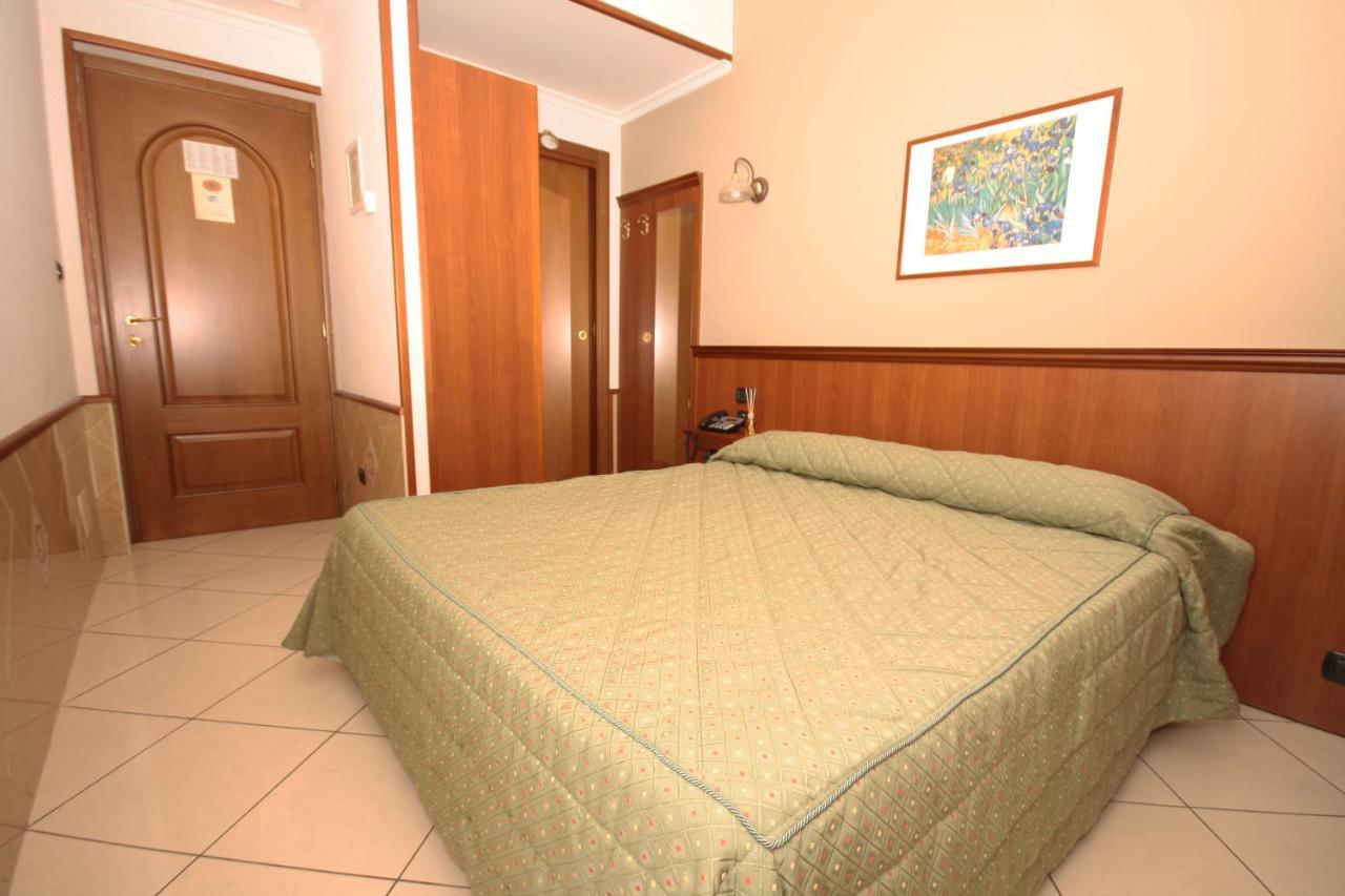 Hotel Astrid มิลาน ภายนอก รูปภาพ